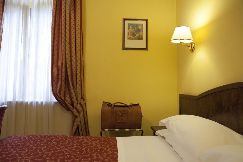 Hotel Villa Elda Асизи Екстериор снимка