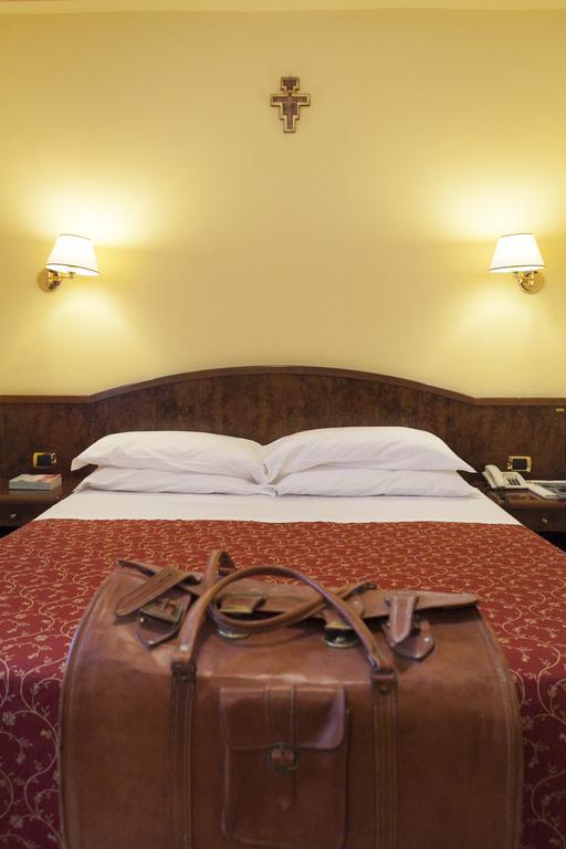 Hotel Villa Elda Асизи Екстериор снимка