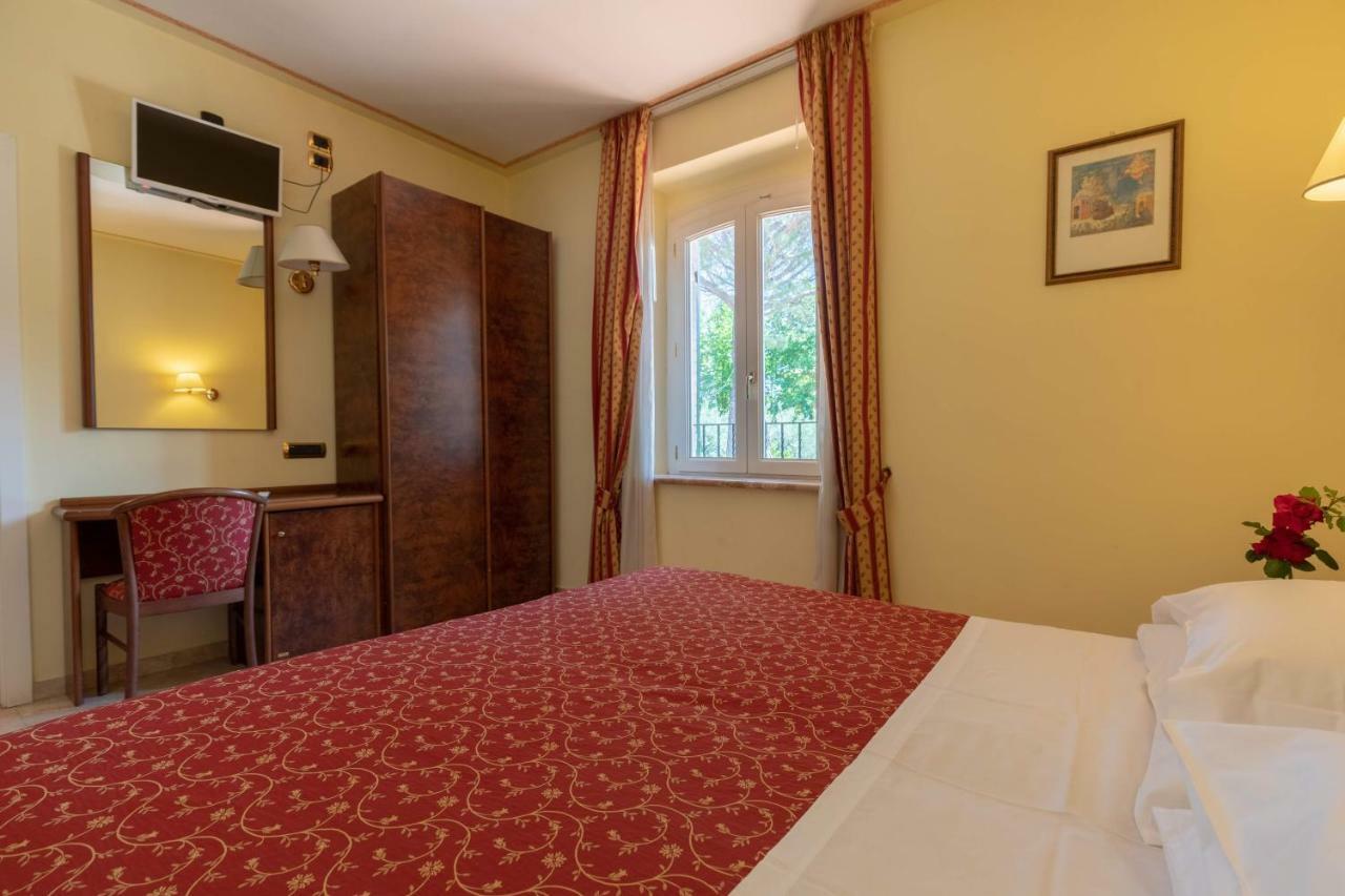 Hotel Villa Elda Асизи Екстериор снимка