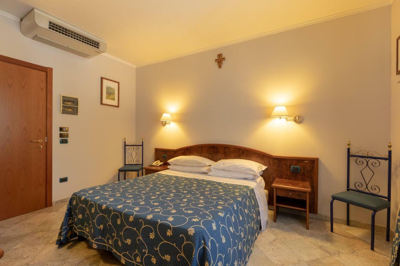 Hotel Villa Elda Асизи Екстериор снимка