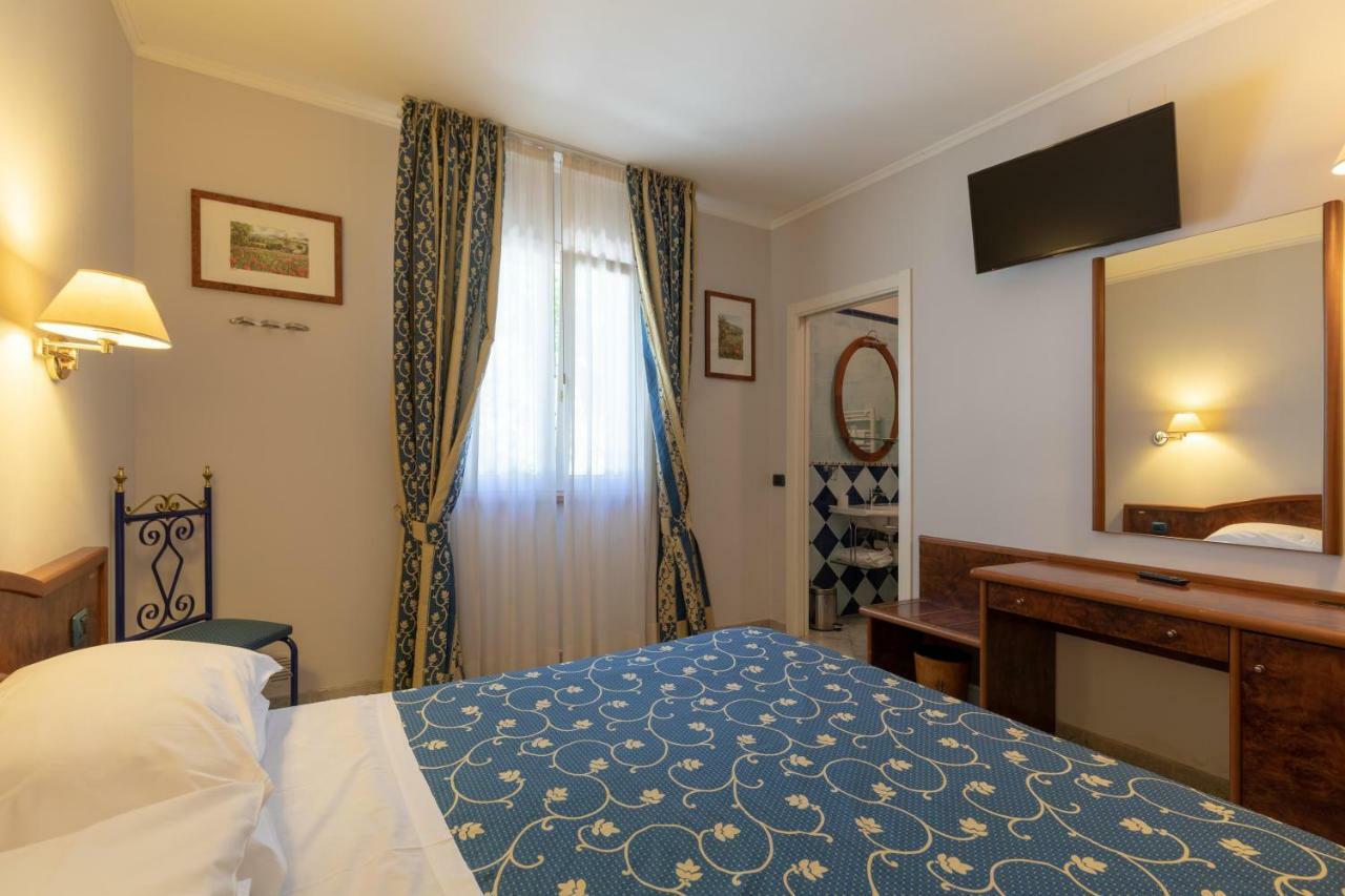Hotel Villa Elda Асизи Екстериор снимка