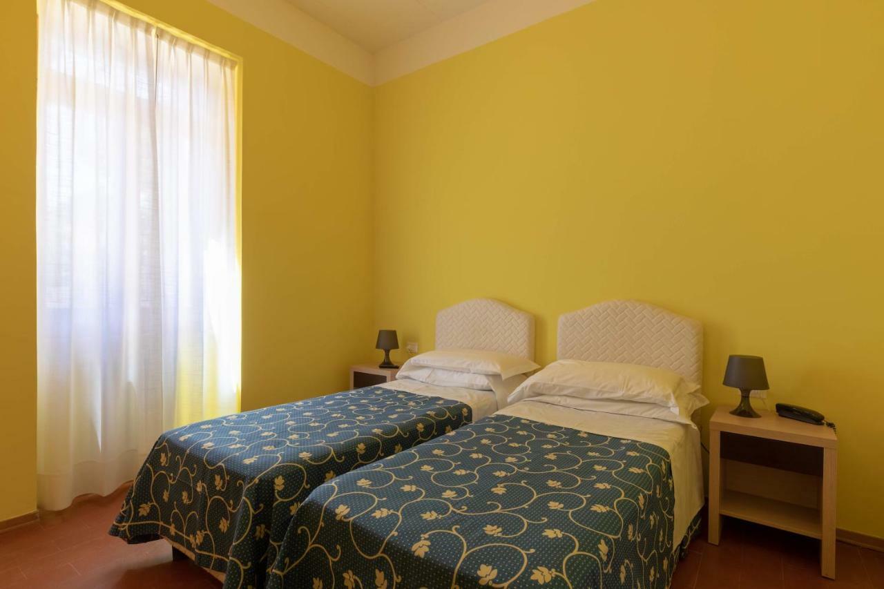 Hotel Villa Elda Асизи Екстериор снимка