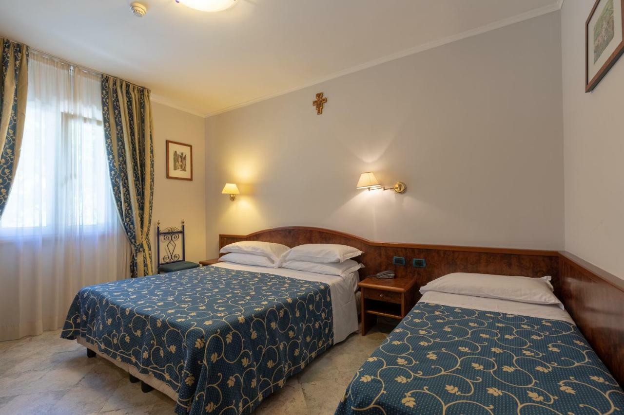 Hotel Villa Elda Асизи Екстериор снимка